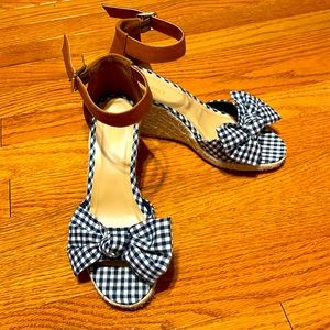 Old Navy wedge gingham sandals. Size 6